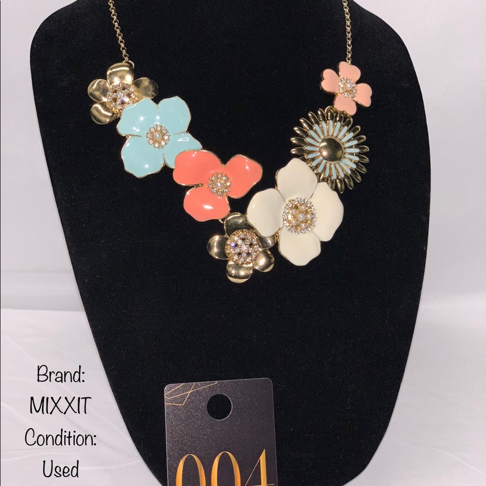 Used/like new necklace